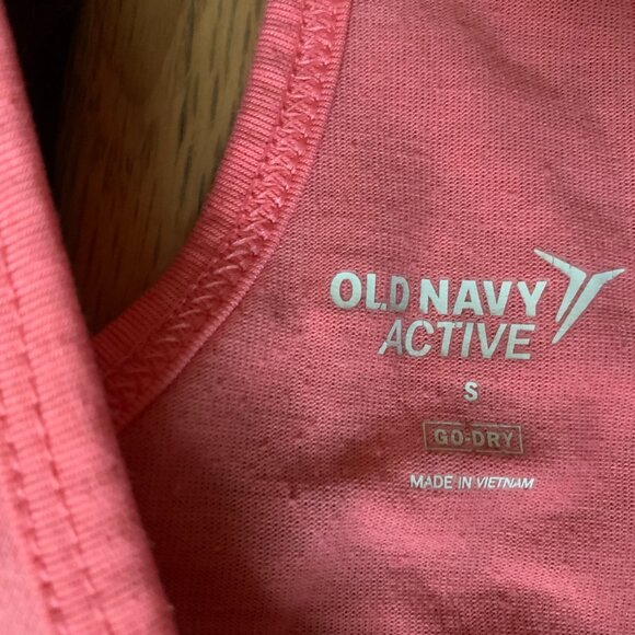 Set of 3 Old Navy Active Go Dry workout tops - Picture 2 of 2